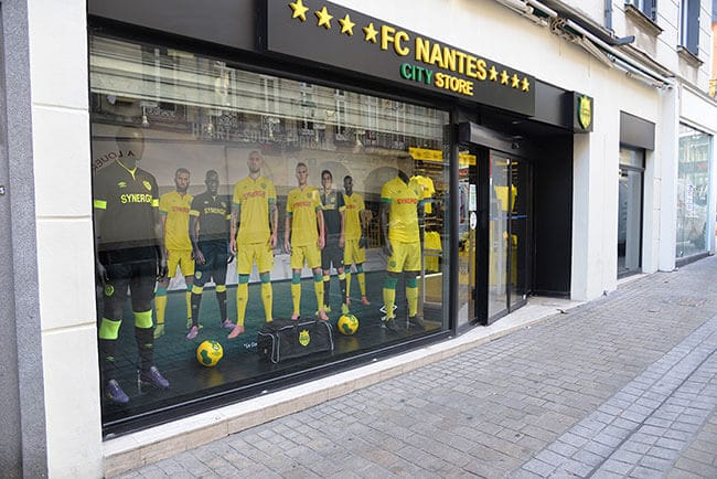 fond de vitrine boutique FC Nantes